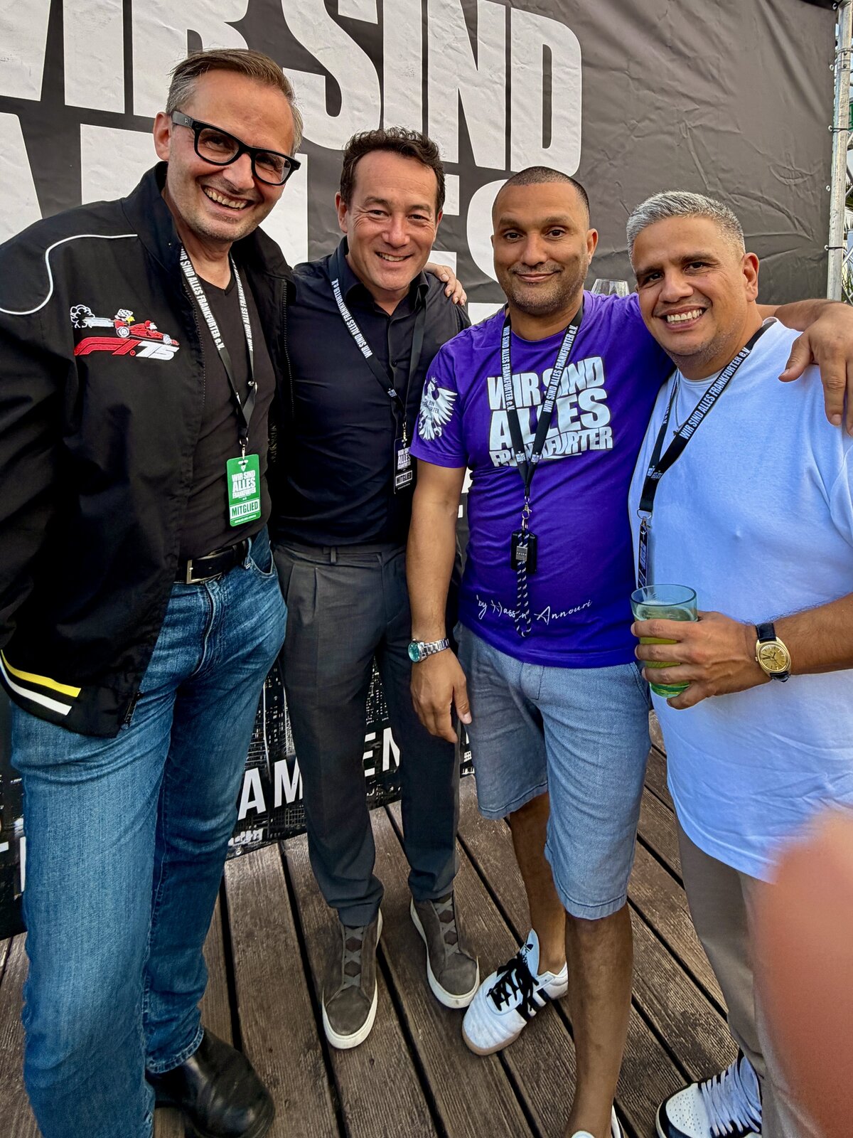 Vorstand und Gäste in WSAF-Shirts beim Sommerfest 2026