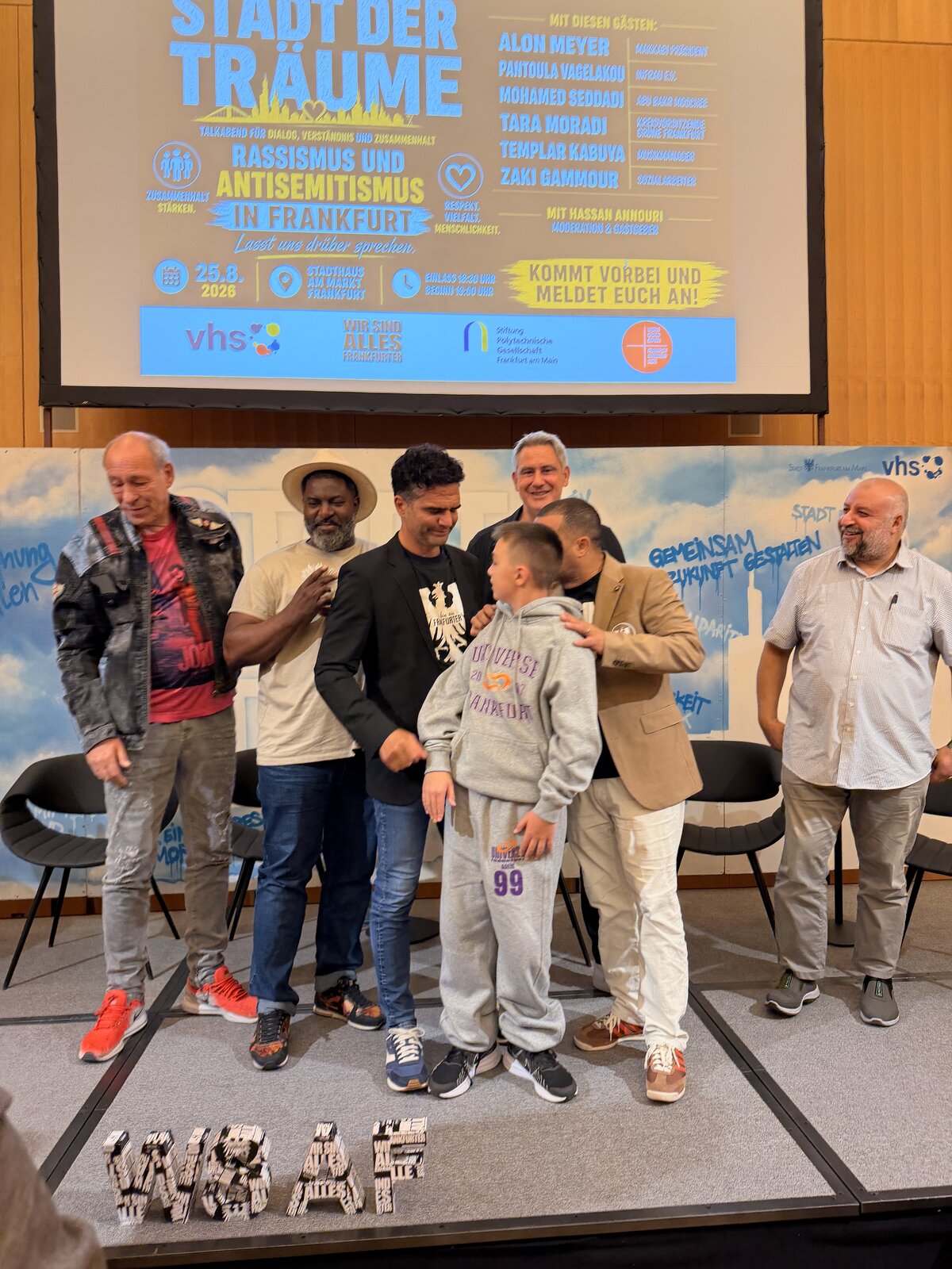 Gruppenbild mit Gästen und einem jungen WSAF-Fan nach Stadt der Träume #5